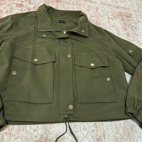 Cropped Cargo Jacket With Pockets - Picture 4 of 14